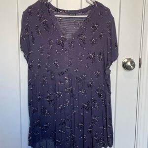 Torrid Women’s Plus Size 4 Blue flowered Short sleeved Top